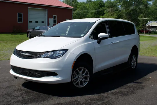 2022 Chrysler Voyager LX