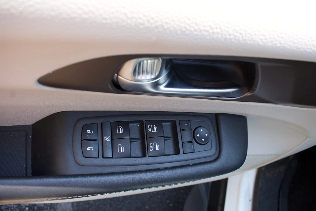 2022 Chrysler - Image 19 of 31