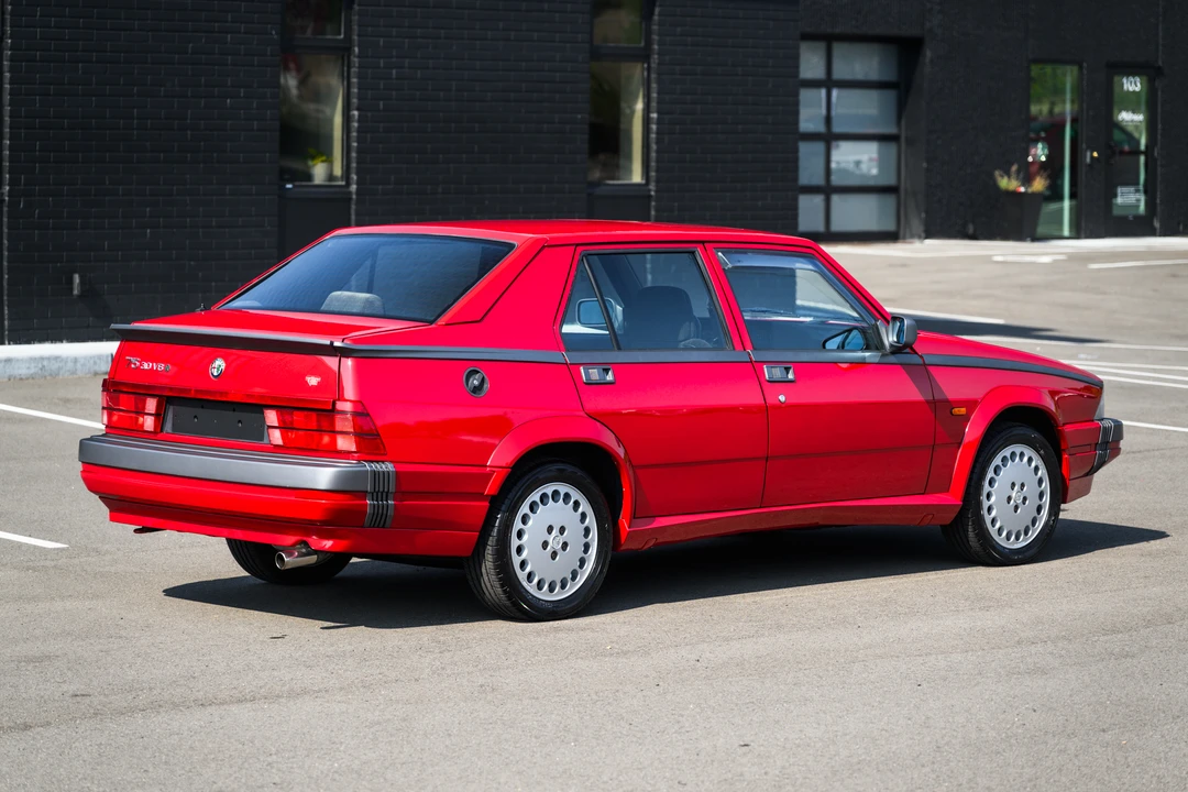 1990 Alfa Romeo 75/Milano - Image 10 of 31