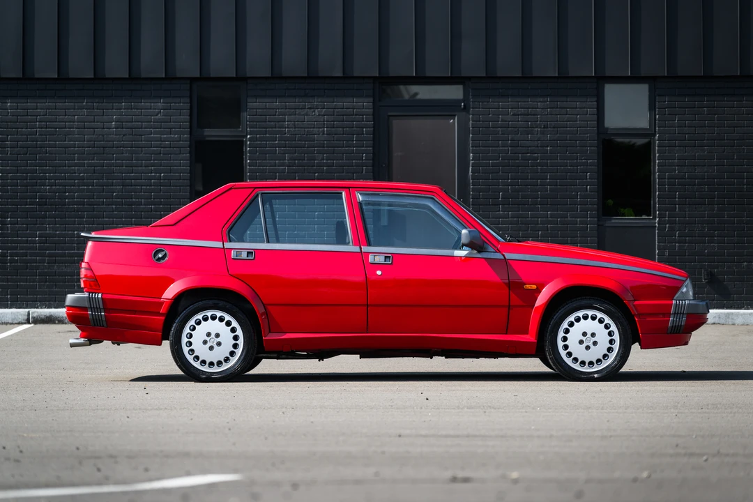 1990 Alfa Romeo 75/Milano - Image 14 of 31