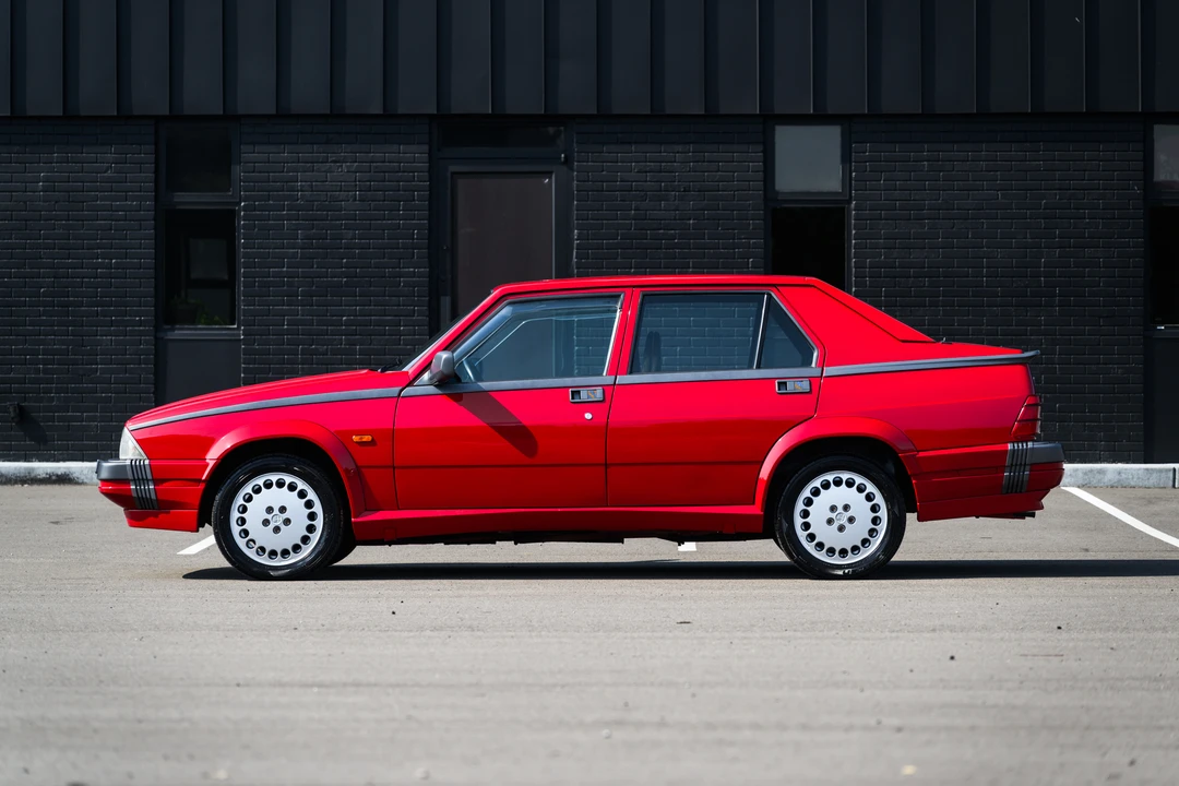 1990 Alfa Romeo 75/Milano - Image 4 of 31