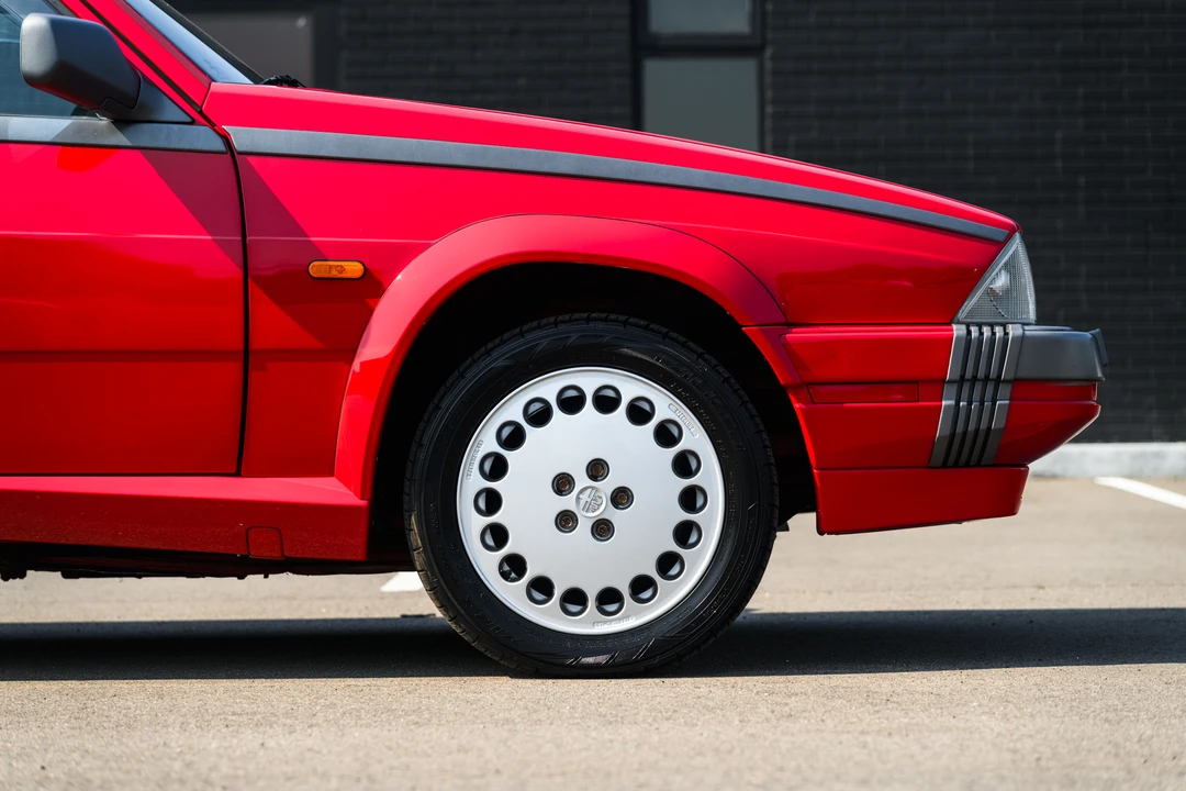 1990 Alfa Romeo 75/Milano - Image 22 of 31