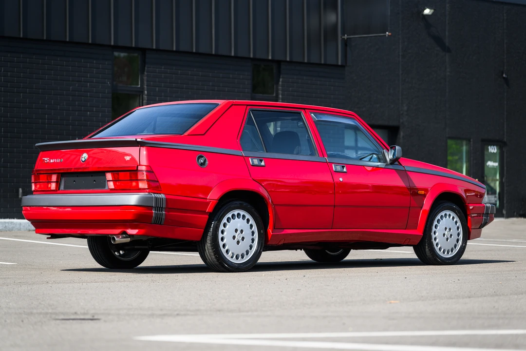 1990 Alfa Romeo 75/Milano - Image 11 of 31
