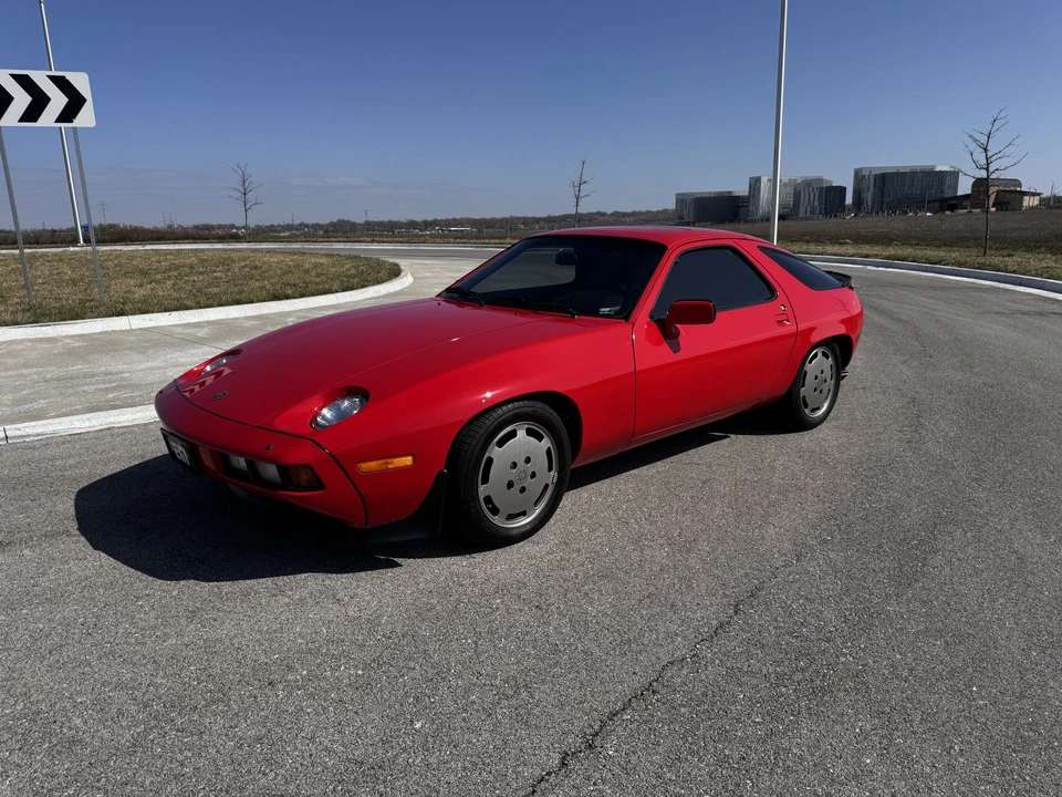 1983 Porsche 928 S - Image 8 of 31