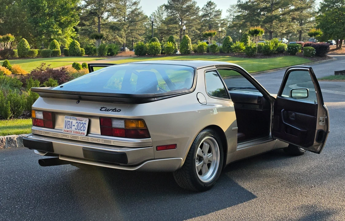 1986 Porsche 944 Turbo - Image 17 of 31
