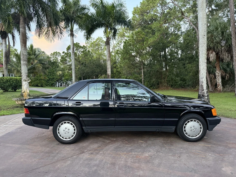 1987 Mercedes-Benz 190E - Image 13 of 31