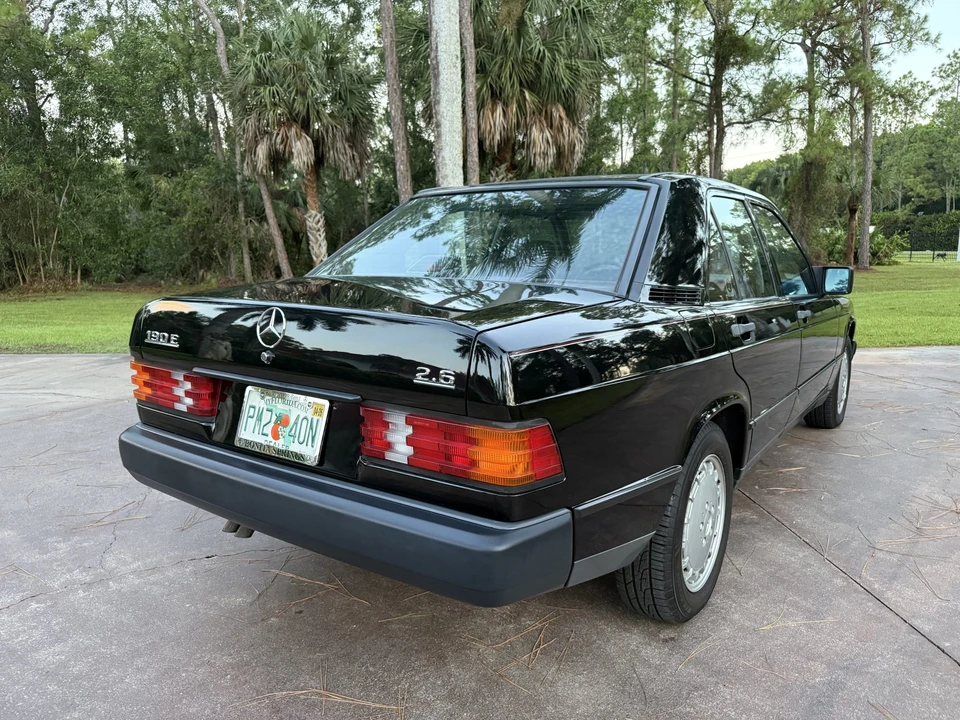 1987 Mercedes-Benz 190E - Image 9 of 31