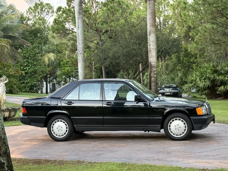 1987 Mercedes-Benz 190E - Image 12 of 31