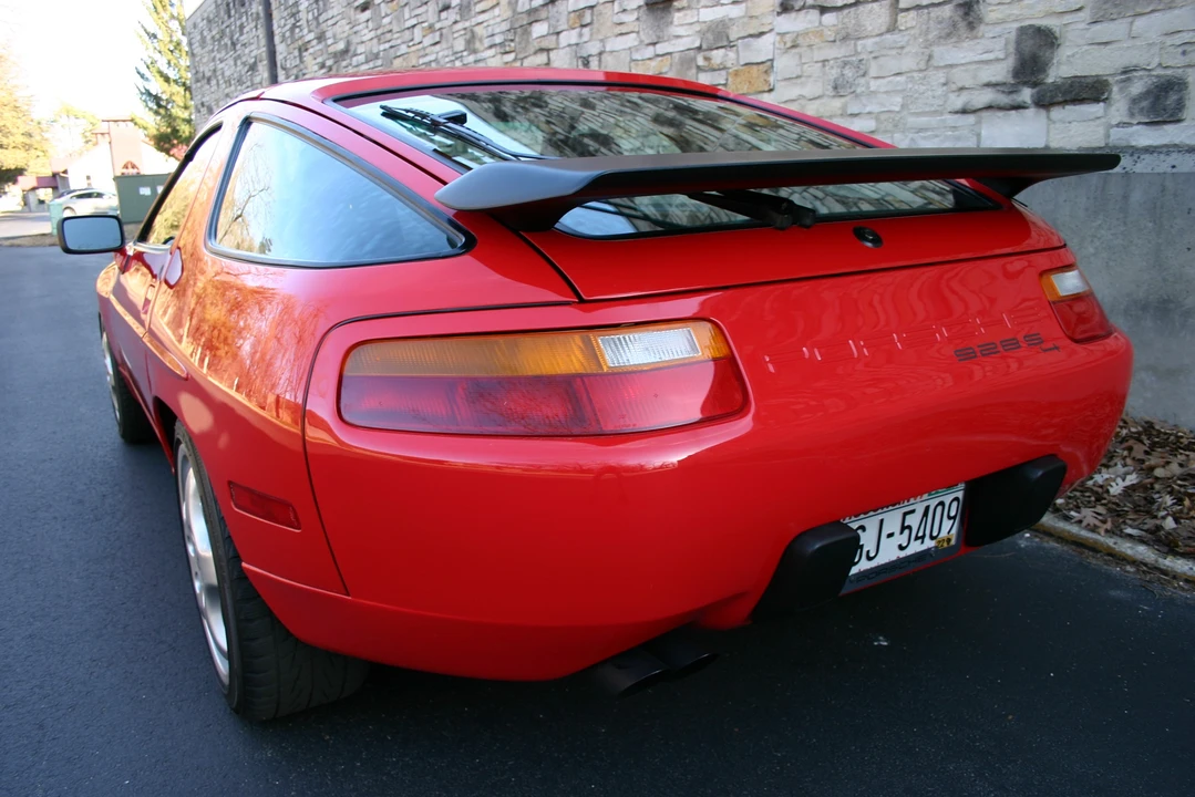 1987 Porsche 928 S4 - Image 13 of 31