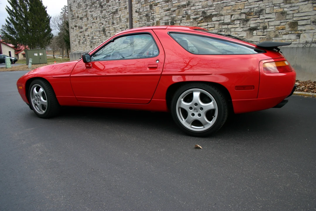 1987 Porsche 928 S4 - Image 9 of 31