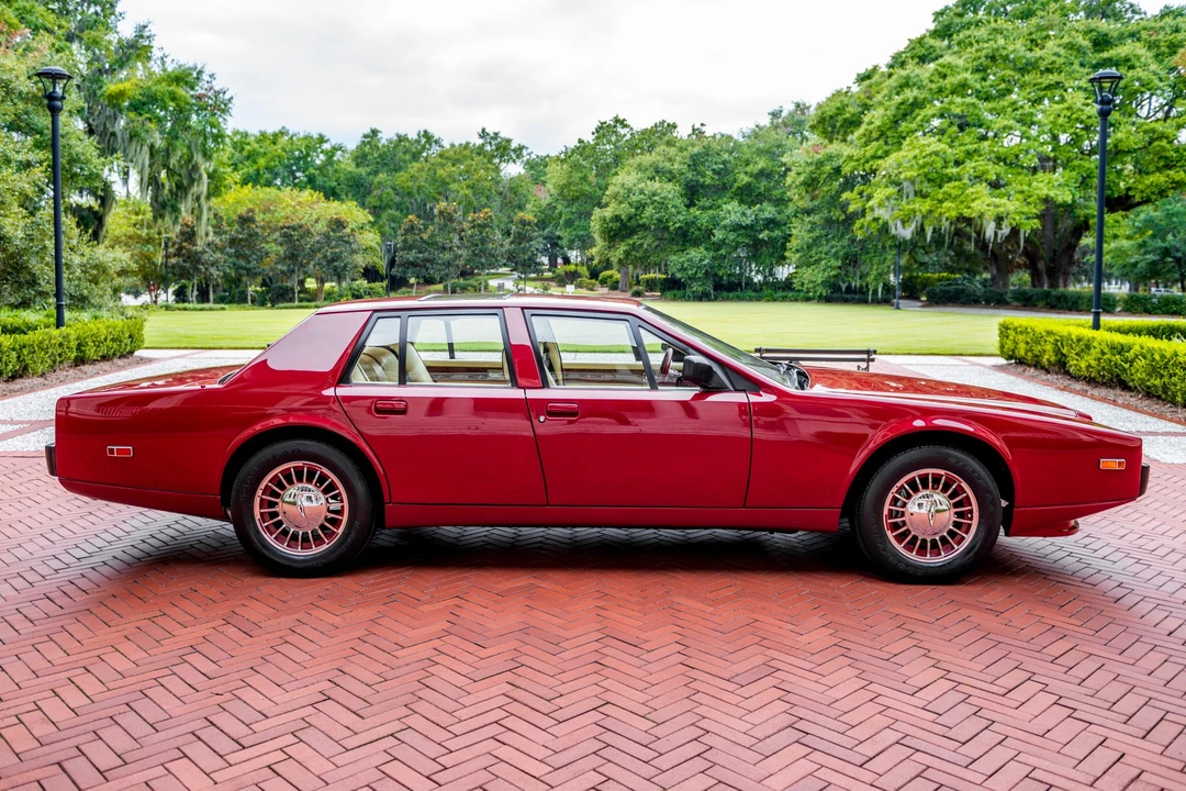 1989 Aston Martin Lagonda - Image 10 of 31