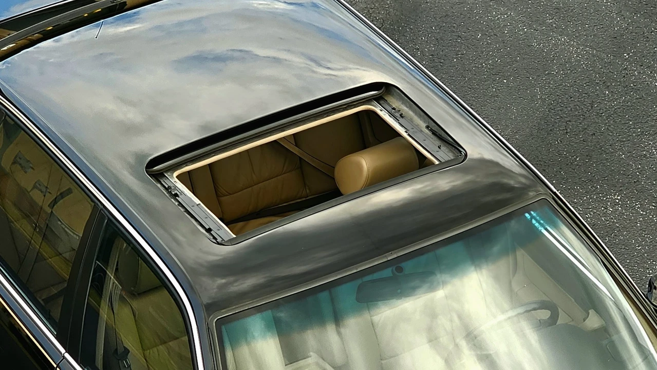 1989 BMW E32 7 Series - Image 28 of 31