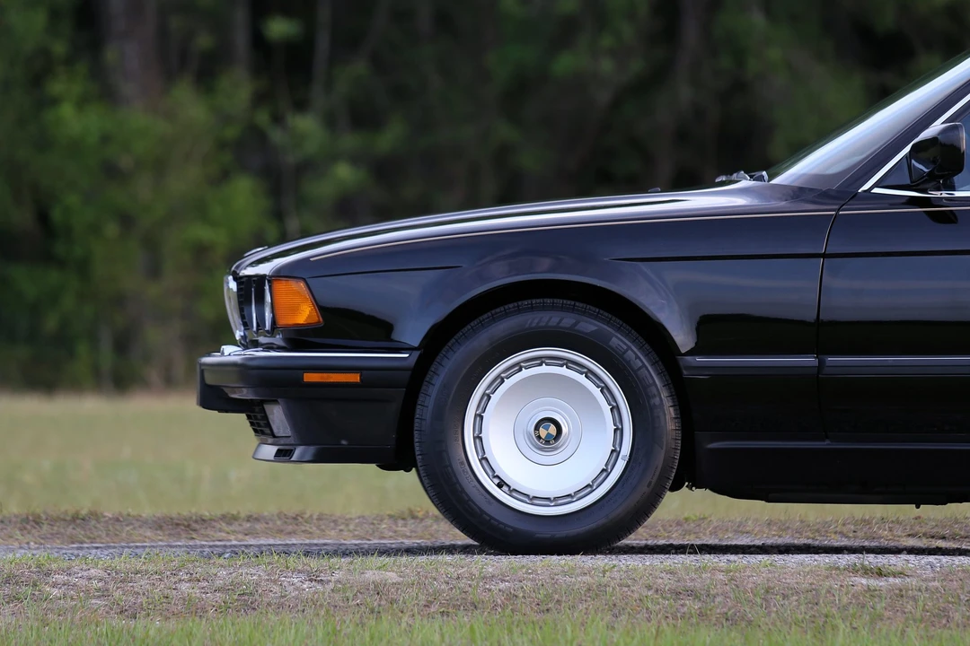 1989 BMW E32 7 Series - Image 17 of 31