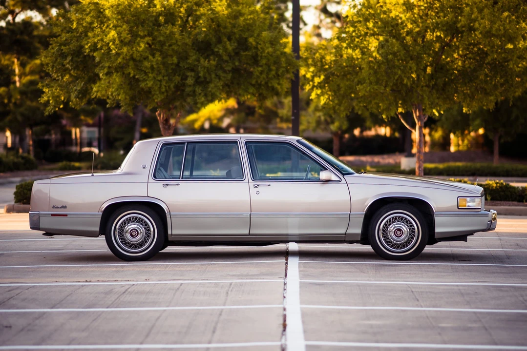 1989 Cadillac DeVille 7th Gen - Image 7 of 31