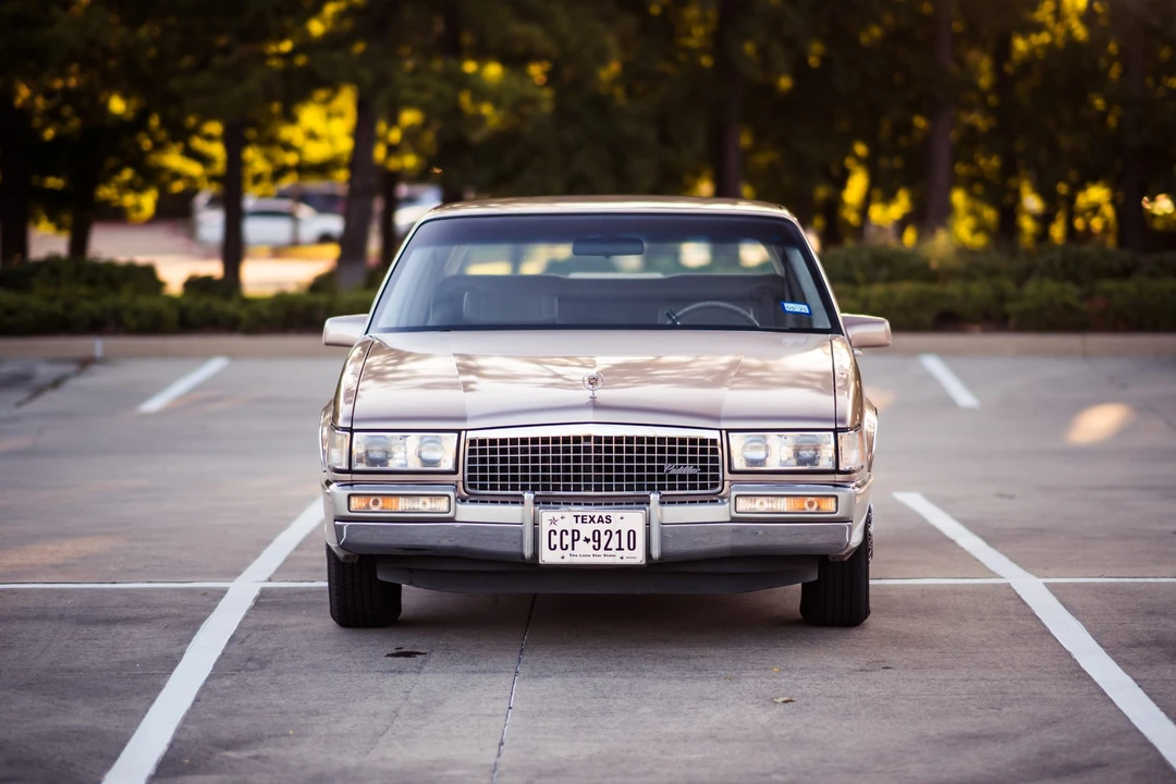 1989 Cadillac DeVille 7th Gen - Image 9 of 31