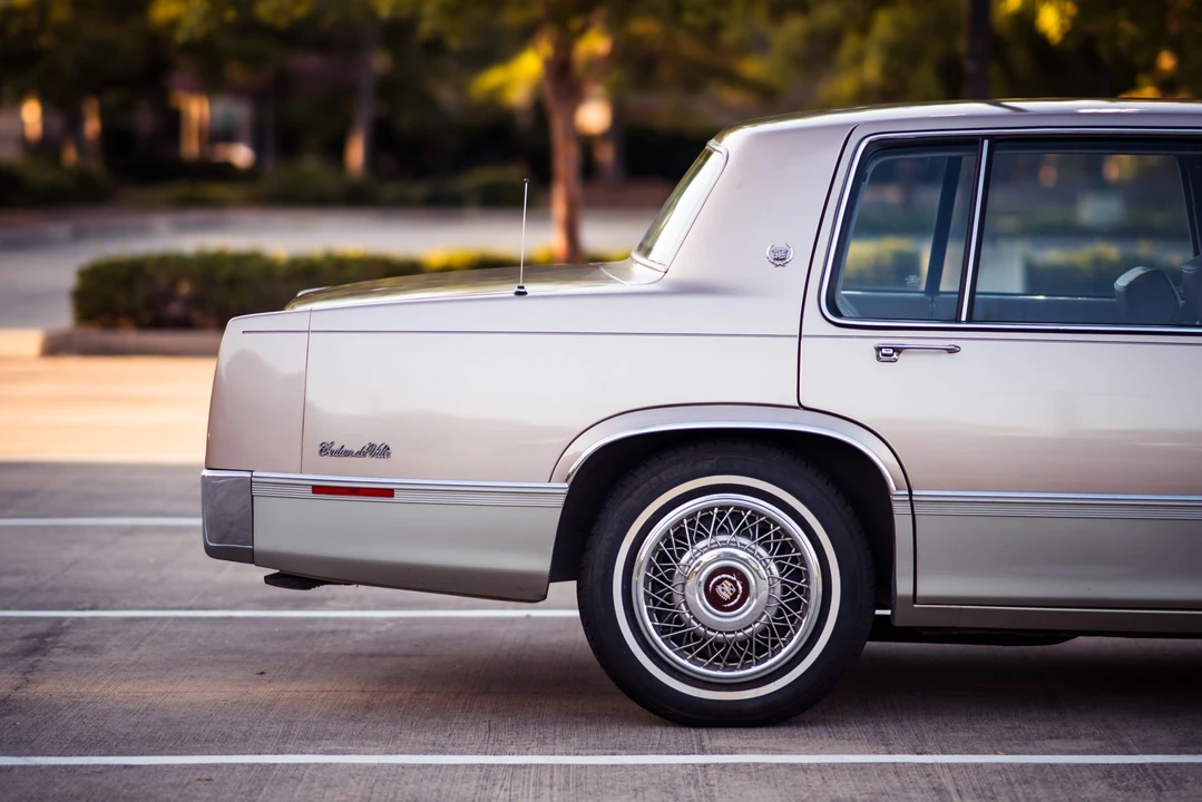 1989 Cadillac DeVille 7th Gen - Image 12 of 31