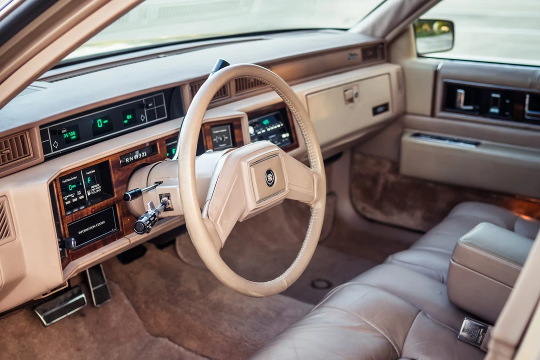 1989 Cadillac DeVille 7th Gen - Image 22 of 31