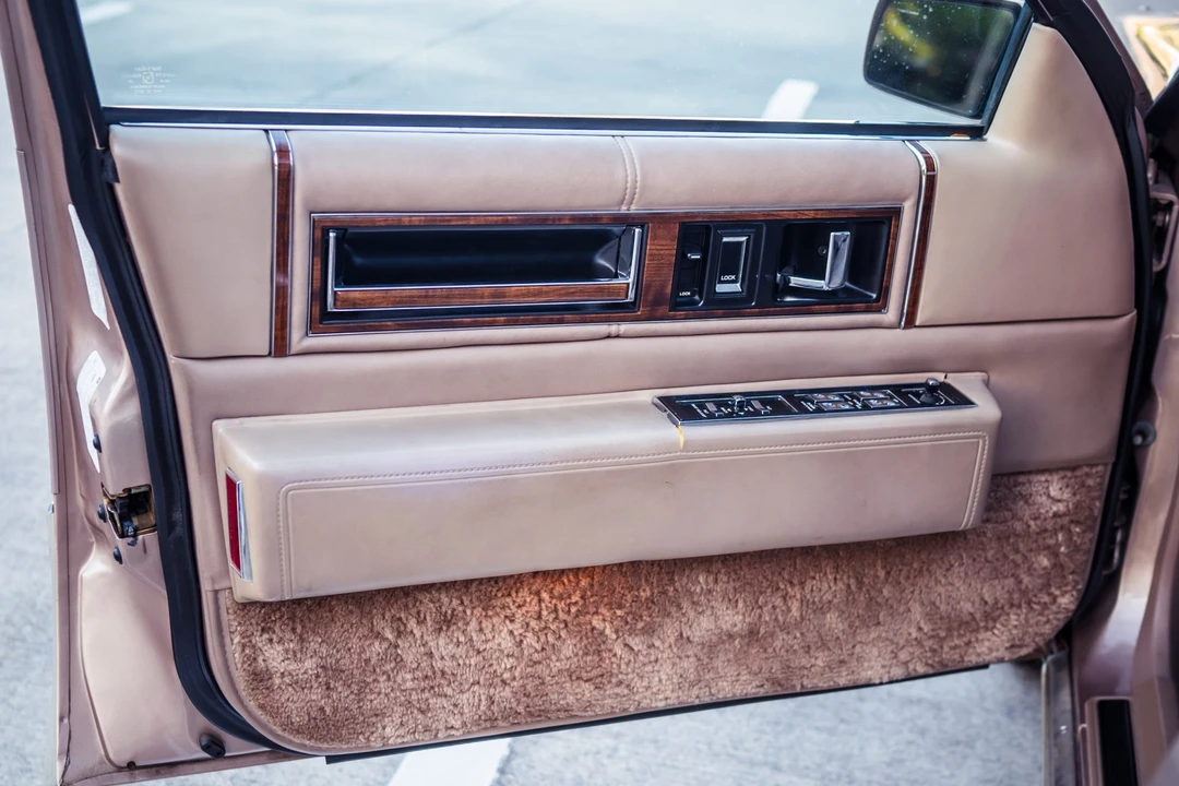 1989 Cadillac DeVille 7th Gen - Image 19 of 31