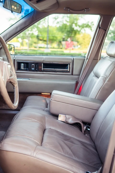 1989 Cadillac DeVille 7th Gen - Image 23 of 31