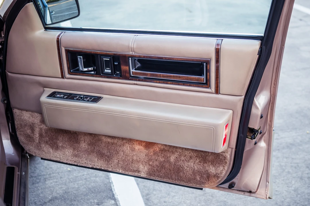 1989 Cadillac DeVille 7th Gen - Image 27 of 31