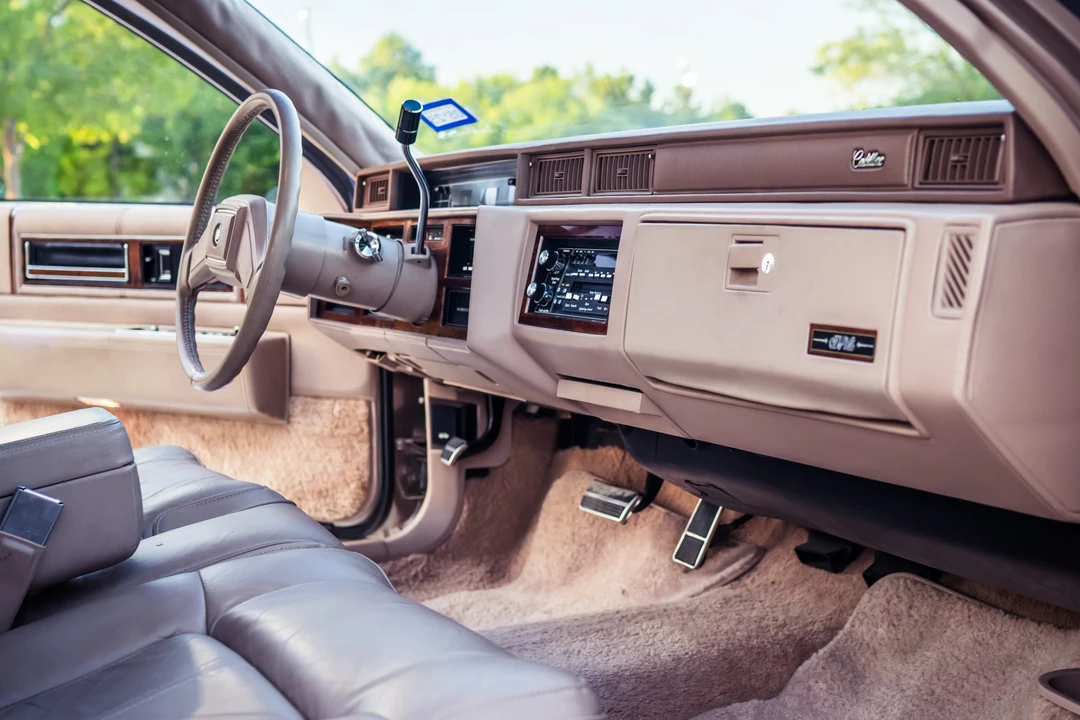1989 Cadillac DeVille 7th Gen - Image 25 of 31