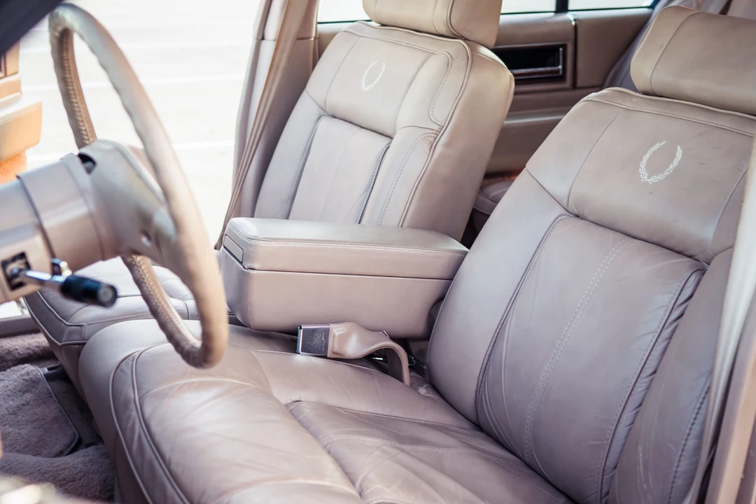 1989 Cadillac DeVille 7th Gen - Image 21 of 31