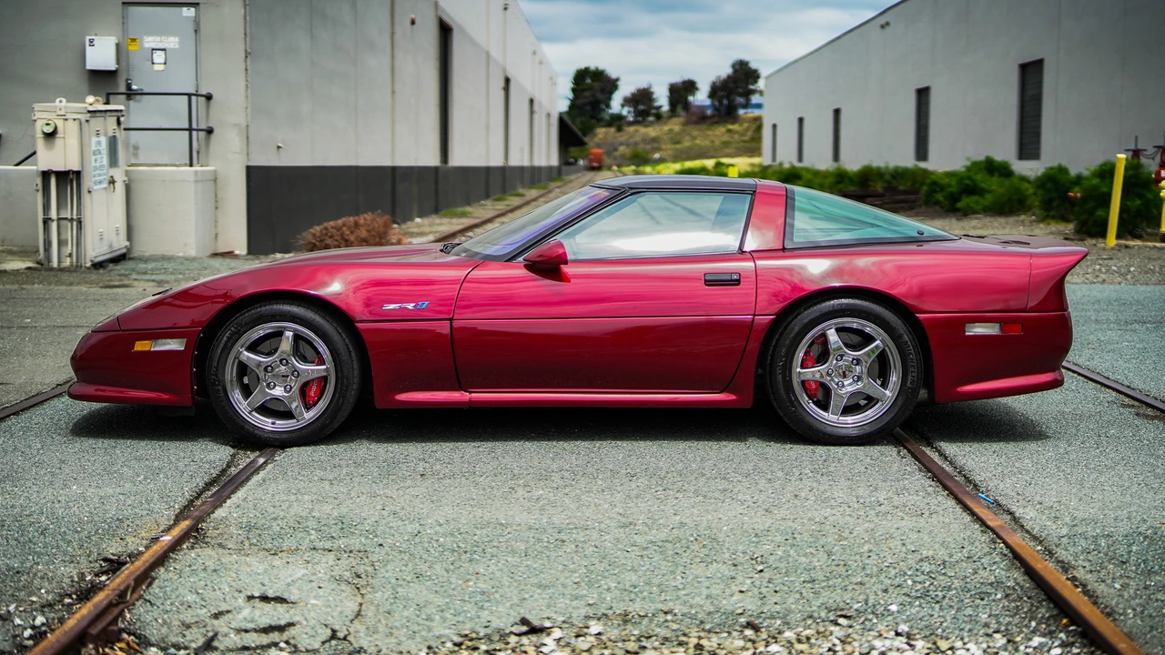 1990 Chevrolet Corvette C4 ZR1 - Image 7 of 31