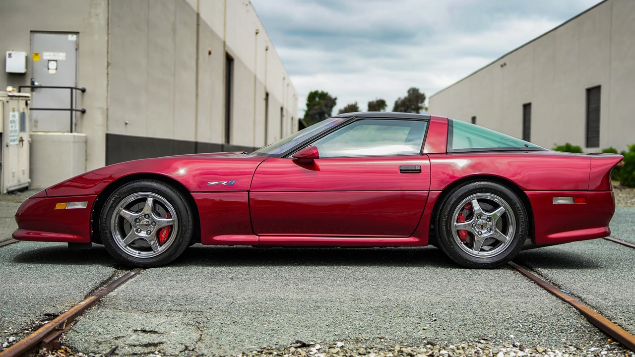 1990 Chevrolet Corvette C4 ZR1 - Image 8 of 31