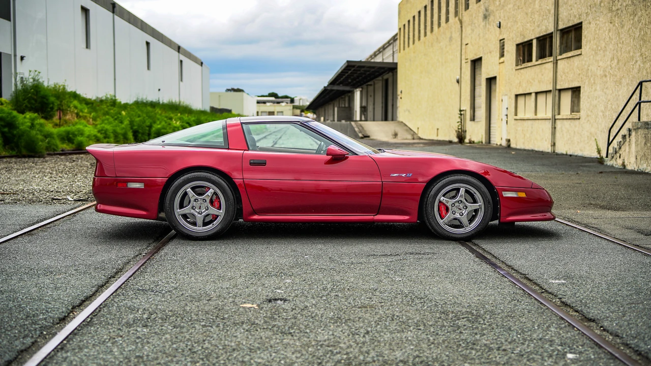 1990 Chevrolet Corvette C4 ZR1 - Image 18 of 31
