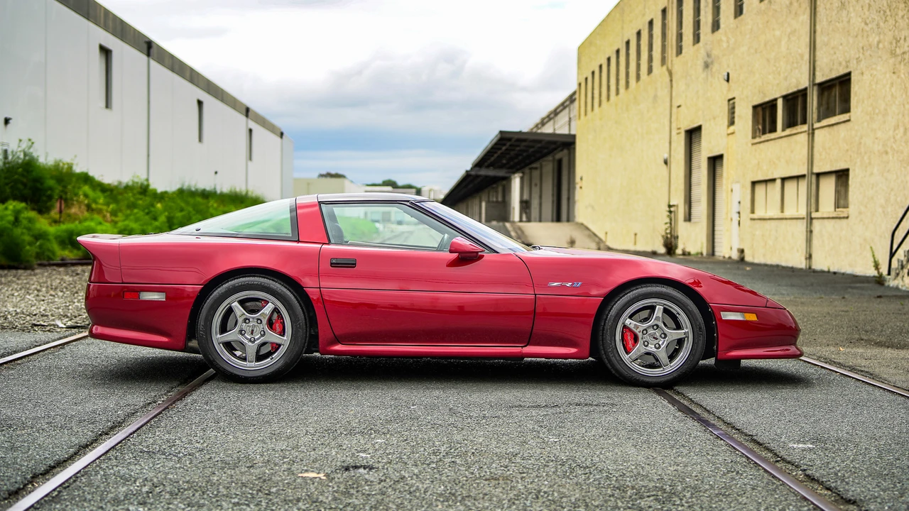 1990 Chevrolet Corvette C4 ZR1 - Image 19 of 31