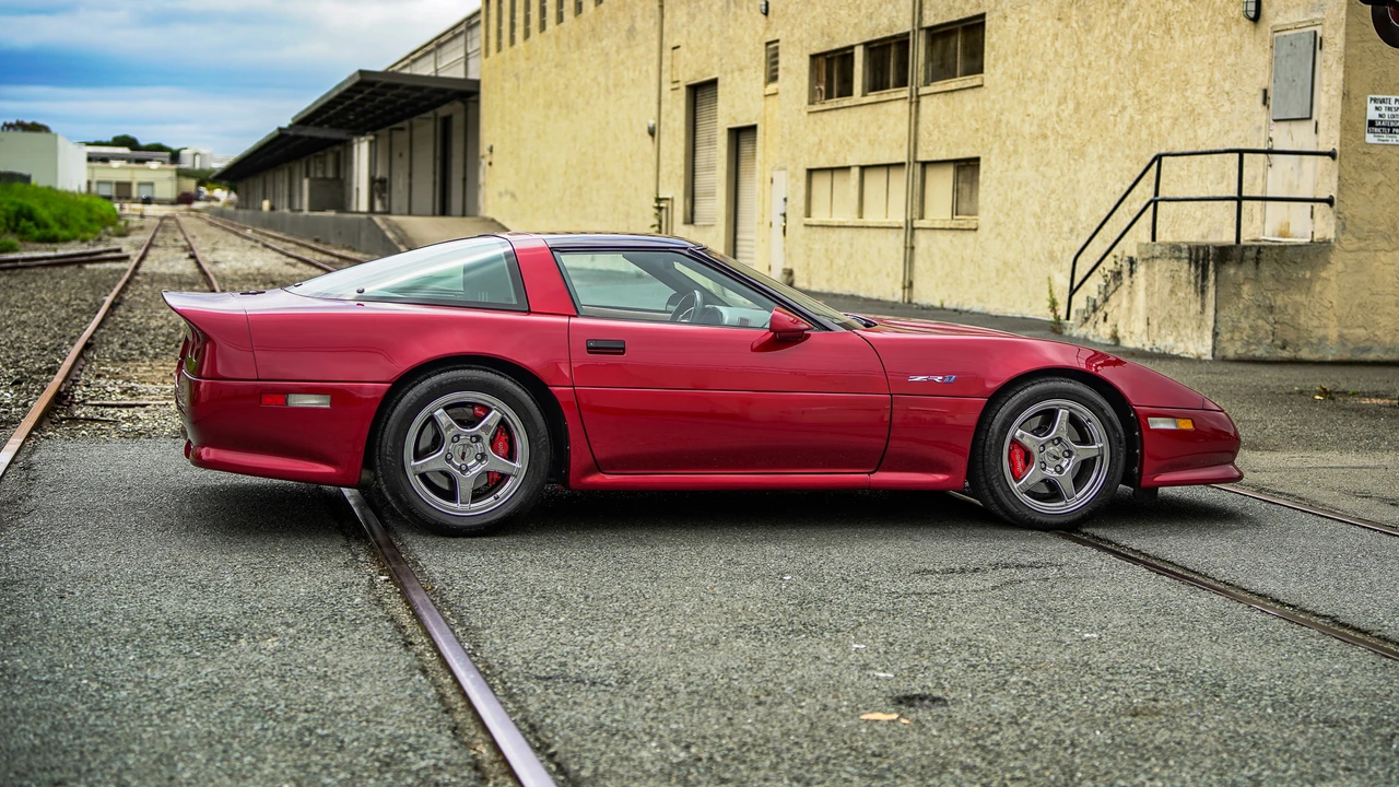 1990 Chevrolet Corvette C4 ZR1 - Image 16 of 31