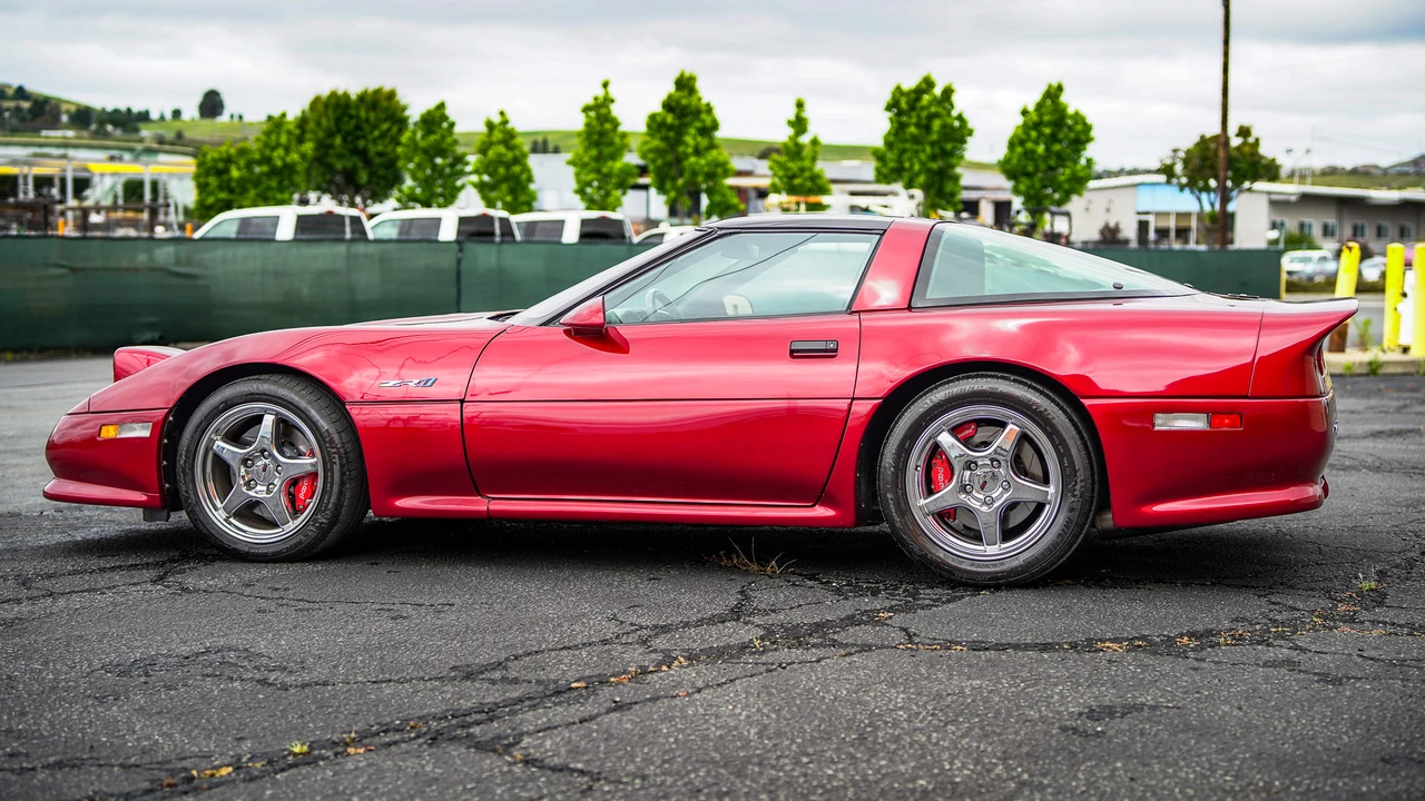 1990 Chevrolet Corvette C4 ZR1 - Image 9 of 31