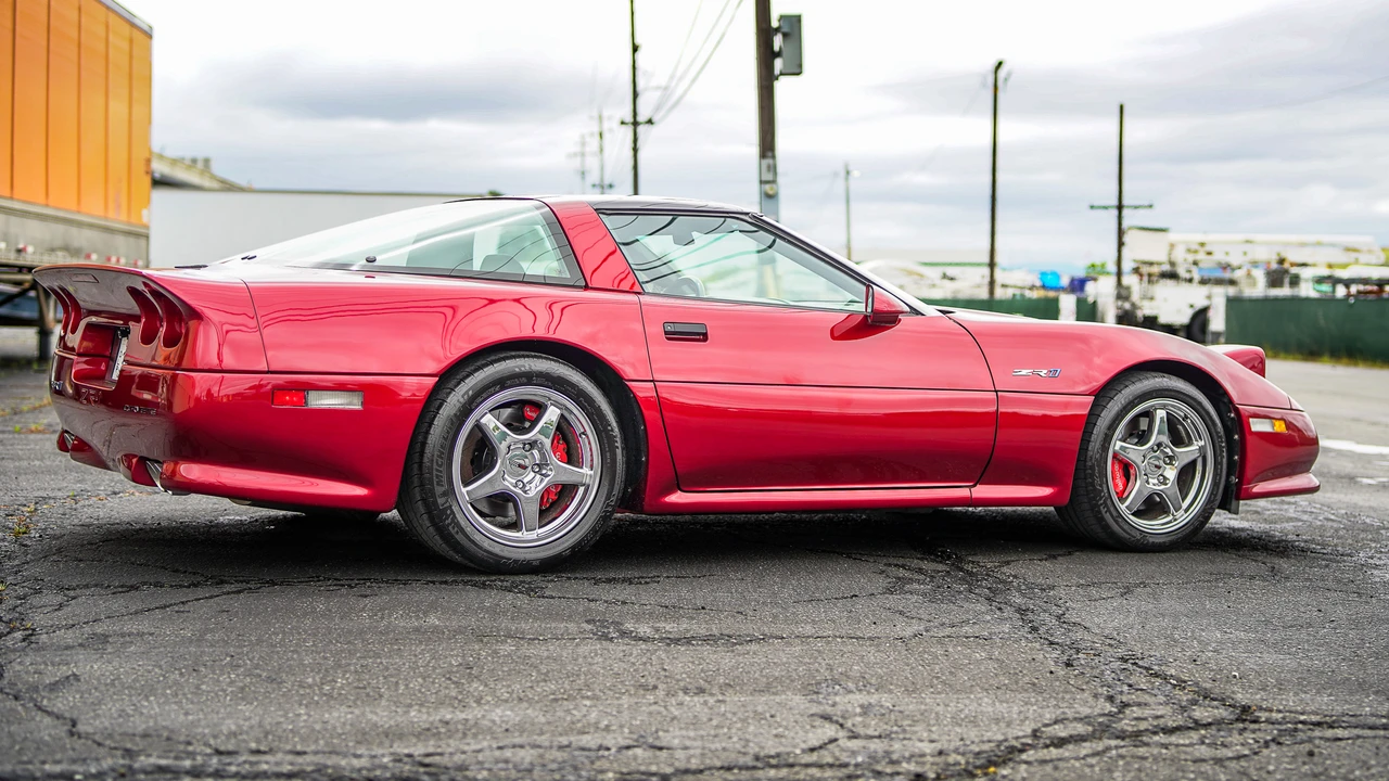 1990 Chevrolet Corvette C4 ZR1 - Image 15 of 31