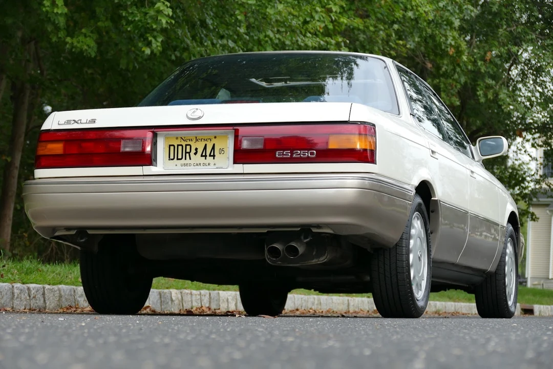 1990 Lexus ES 1st Gen - Image 12 of 31