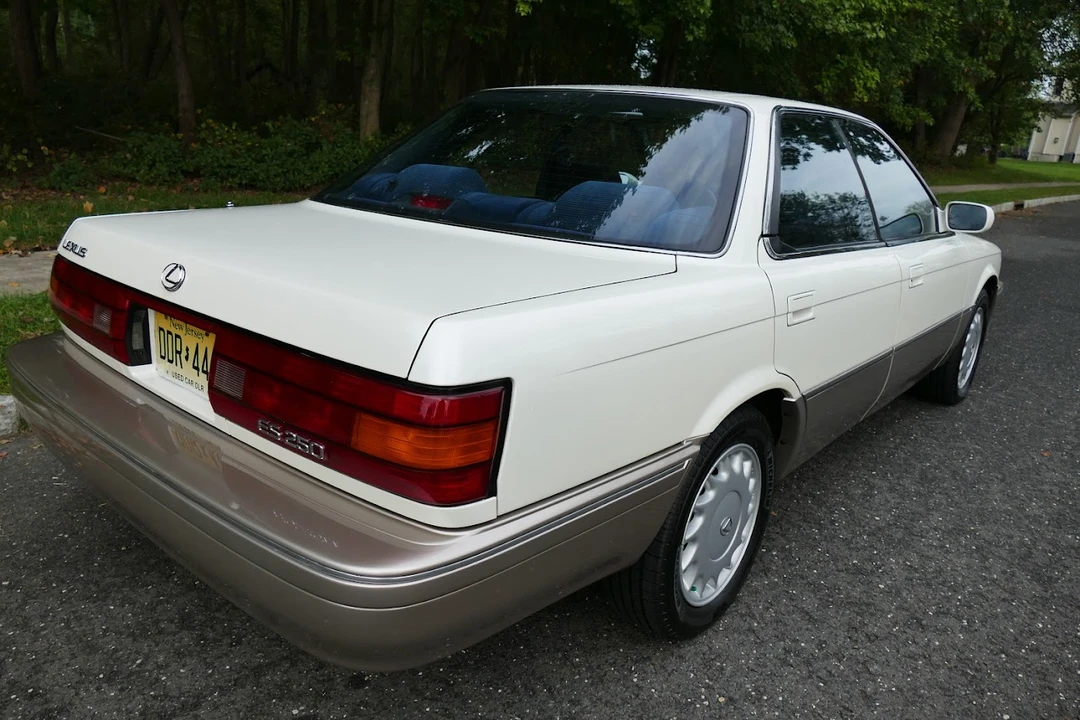 1990 Lexus ES 1st Gen - Image 15 of 31