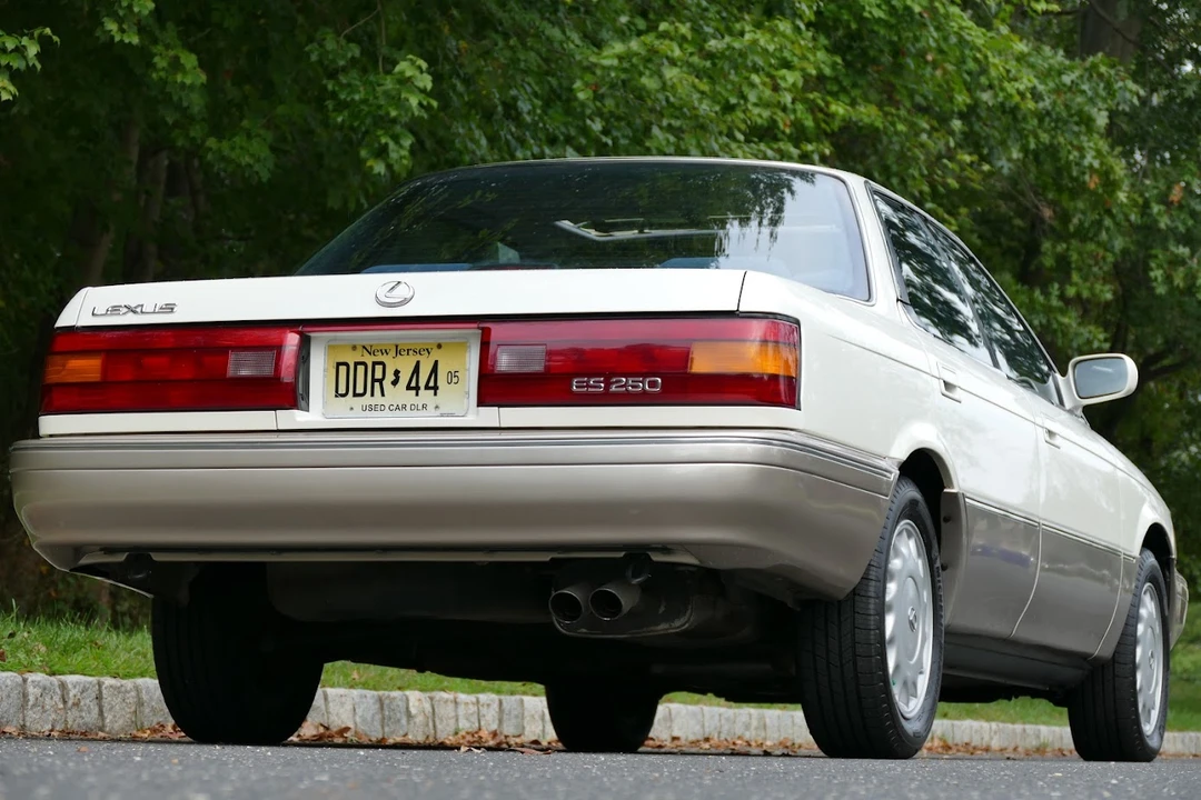 1990 Lexus ES 1st Gen - Image 13 of 31