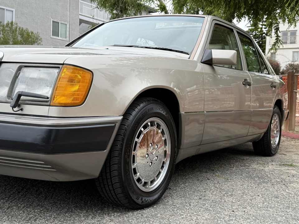 1990 Mercedes-Benz W124 E-Class - Image 25 of 31