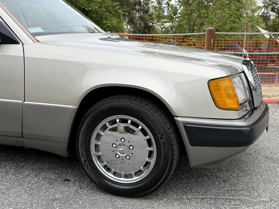 1990 Mercedes-Benz W124 E-Class - Image 19 of 31