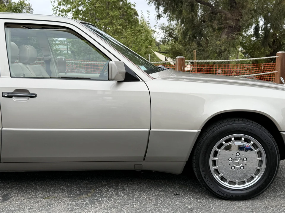 1990 Mercedes-Benz W124 E-Class - Image 18 of 31