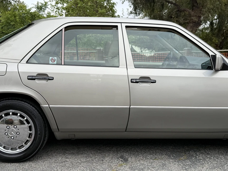 1990 Mercedes-Benz W124 E-Class - Image 17 of 31