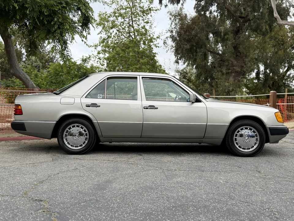 1990 Mercedes-Benz W124 E-Class - Image 8 of 31