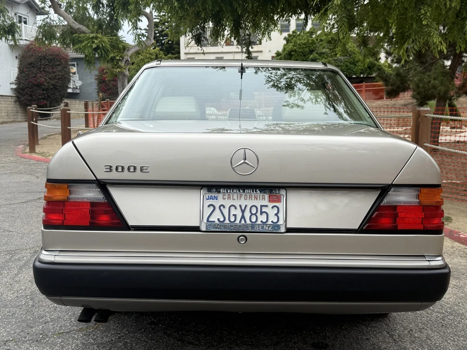 1990 Mercedes-Benz W124 E-Class - Image 13 of 31
