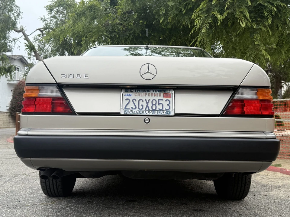 1990 Mercedes-Benz W124 E-Class - Image 12 of 31
