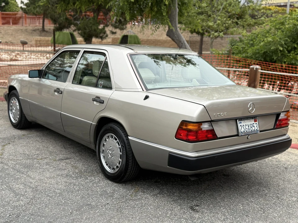 1990 Mercedes-Benz W124 E-Class - Image 14 of 31