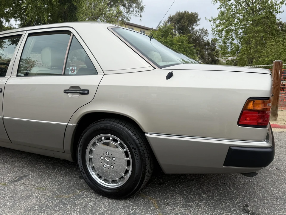 1990 Mercedes-Benz W124 E-Class - Image 24 of 31