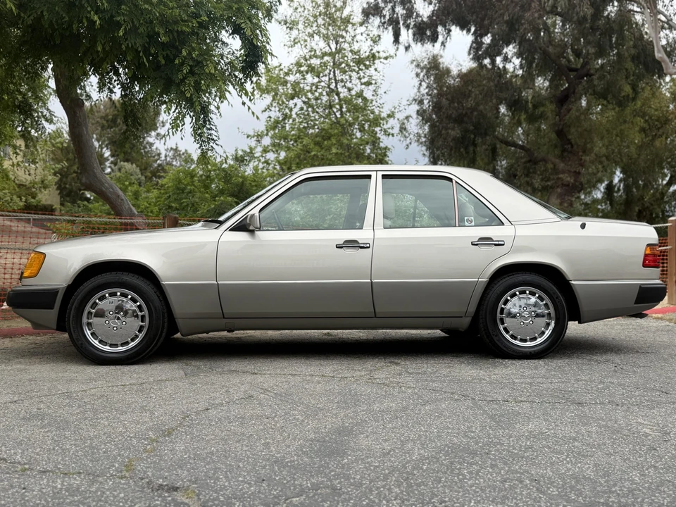 1990 Mercedes-Benz W124 E-Class - Image 15 of 31