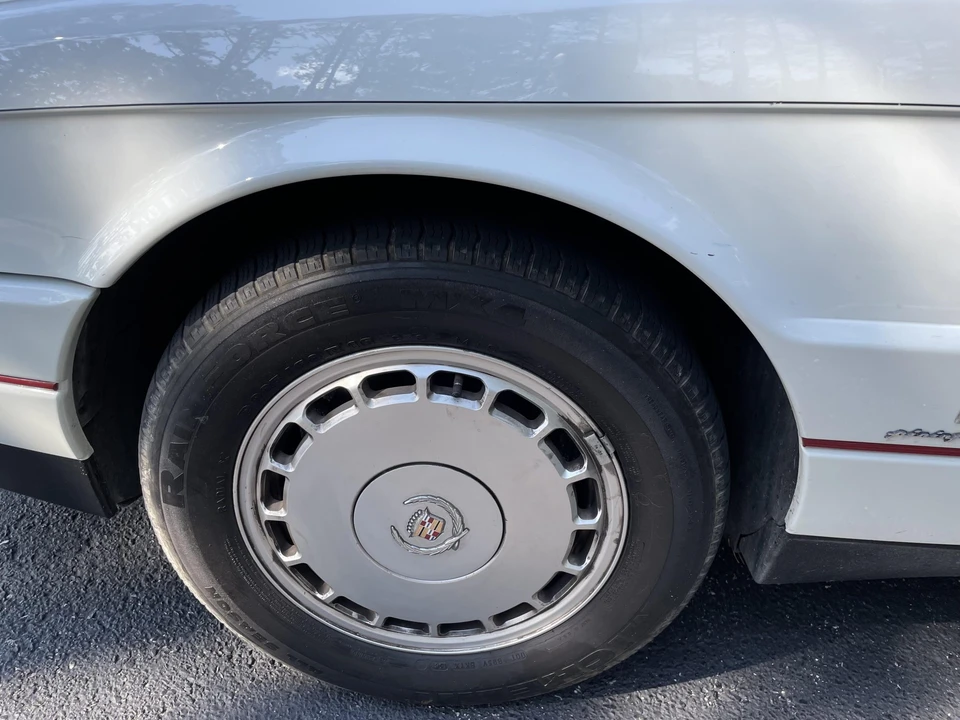1992 Cadillac Allante - Image 30 of 31