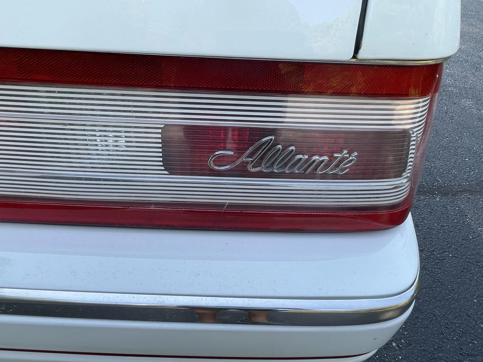 1992 Cadillac Allante - Image 24 of 31