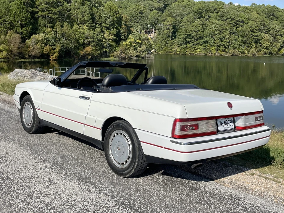 1992 Cadillac Allante - Image 10 of 31