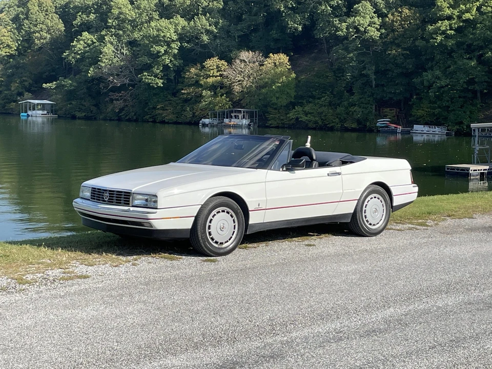 1992 Cadillac Allante - Image 2 of 31